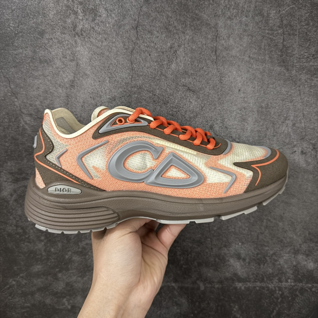 DIOR B30 Countdown Tech 运动鞋，属于2026春夏系列，是品牌在老爹鞋风潮中推出的
