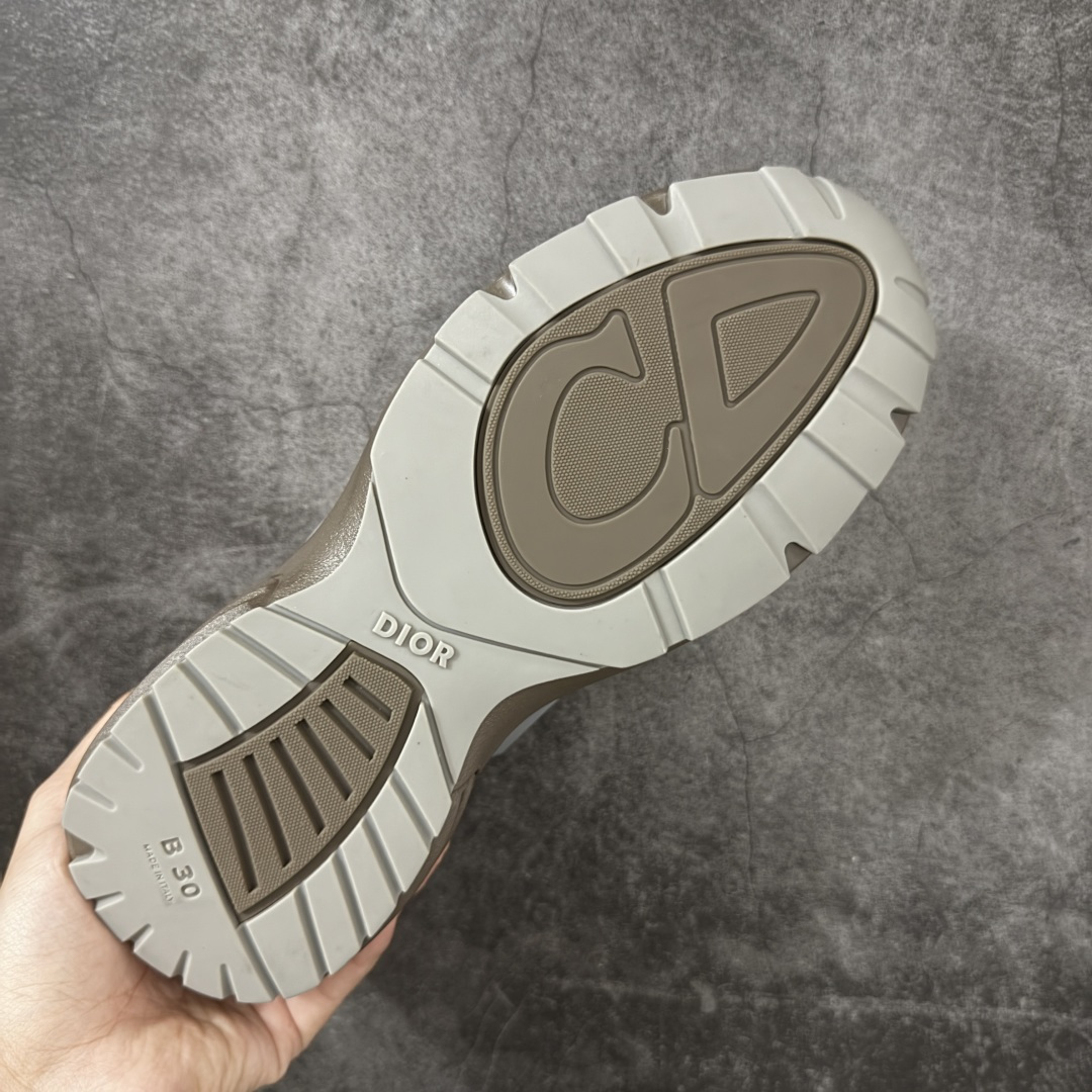 DIOR B30 Countdown Tech 运动鞋，属于2026春夏系列，是品牌在老爹鞋风潮中推出的