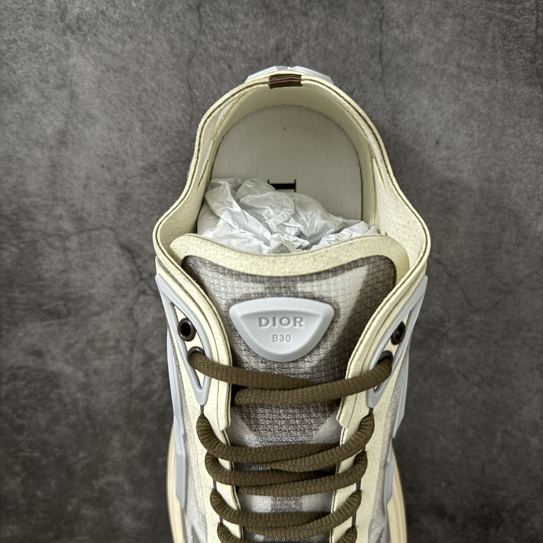 DIOR B30 Countdown Tech 运动鞋，属于2026春夏系列，是品牌在老爹鞋风潮中推出的
