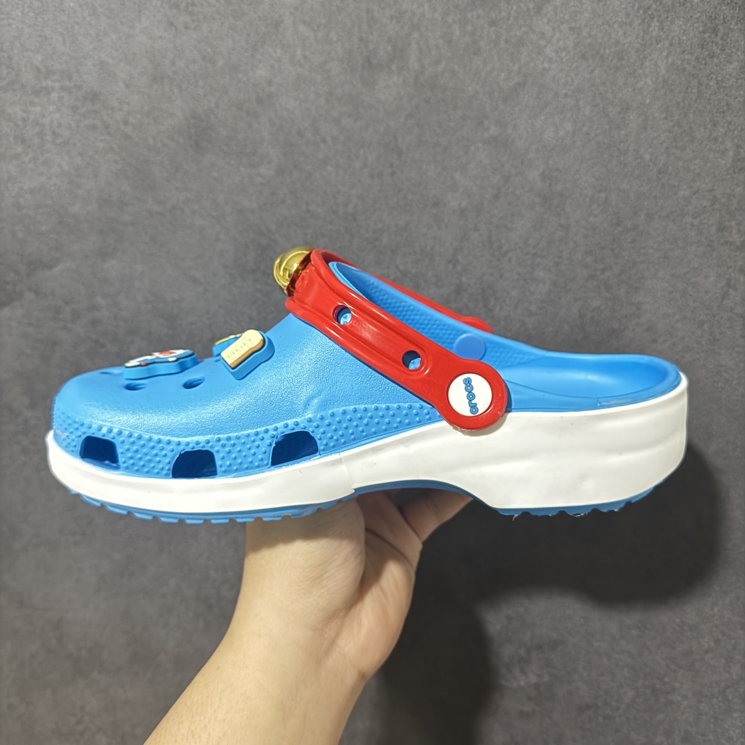 图片[2]-【韩国订单】Crocs 卡骆驰 Clog 明星印花款 两用沙滩洞洞鞋 凉鞋拖鞋 全新莞产高端品质 鞋底可增高2CM 鞋面更加耐用易清洗 该鞋款轻盈舒适 尺码：M4（36-37）M5（37-38）M6（38-39）M7(39-40）M8（41-42）M9（42-43）M10（43-44）M11（45-46）-选品中心