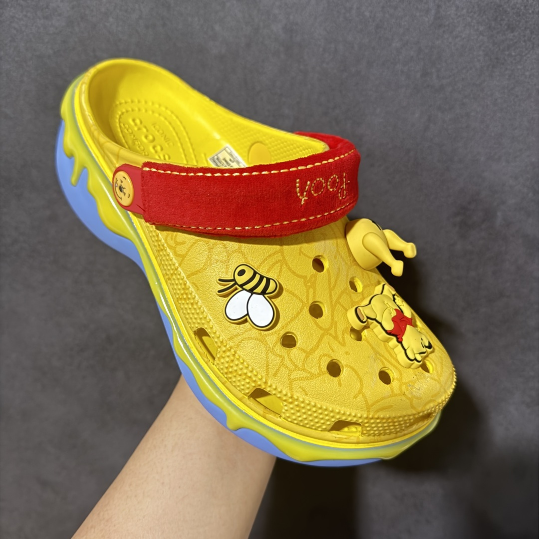 图片[3]-【韩国订单】Crocs 卡骆驰 Clog 明星印花款 两用沙滩洞洞鞋 凉鞋拖鞋 全新莞产高端品质 鞋底可增高2CM 鞋面更加耐用易清洗 该鞋款轻盈舒适 尺码：M4（36-37）M5（37-38）M6（38-39）M7(39-40）M8（41-42）M9（42-43）M10（43-44）M11（45-46）-选品中心