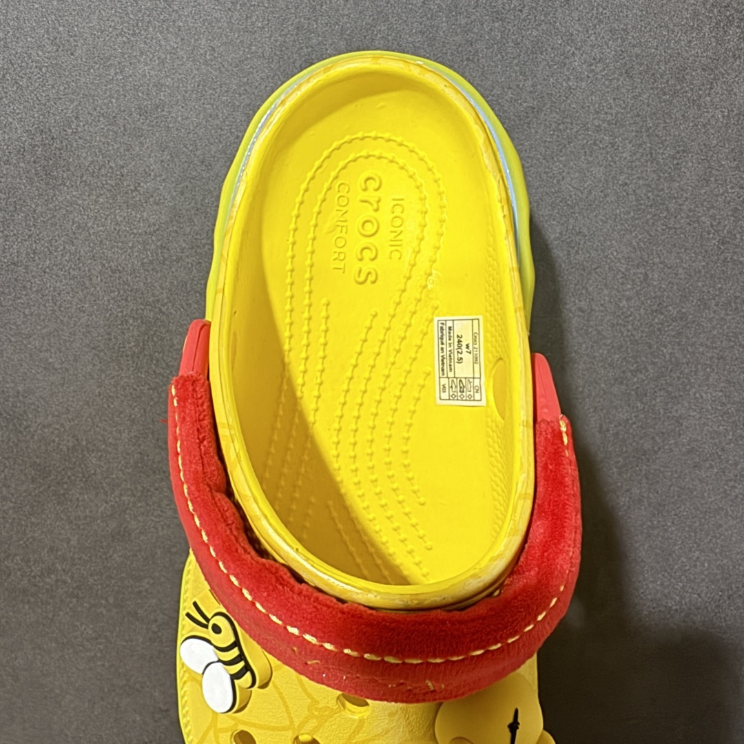 图片[6]-【韩国订单】Crocs 卡骆驰 Clog 明星印花款 两用沙滩洞洞鞋 凉鞋拖鞋 全新莞产高端品质 鞋底可增高2CM 鞋面更加耐用易清洗 该鞋款轻盈舒适 尺码：M4（36-37）M5（37-38）M6（38-39）M7(39-40）M8（41-42）M9（42-43）M10（43-44）M11（45-46）-选品中心