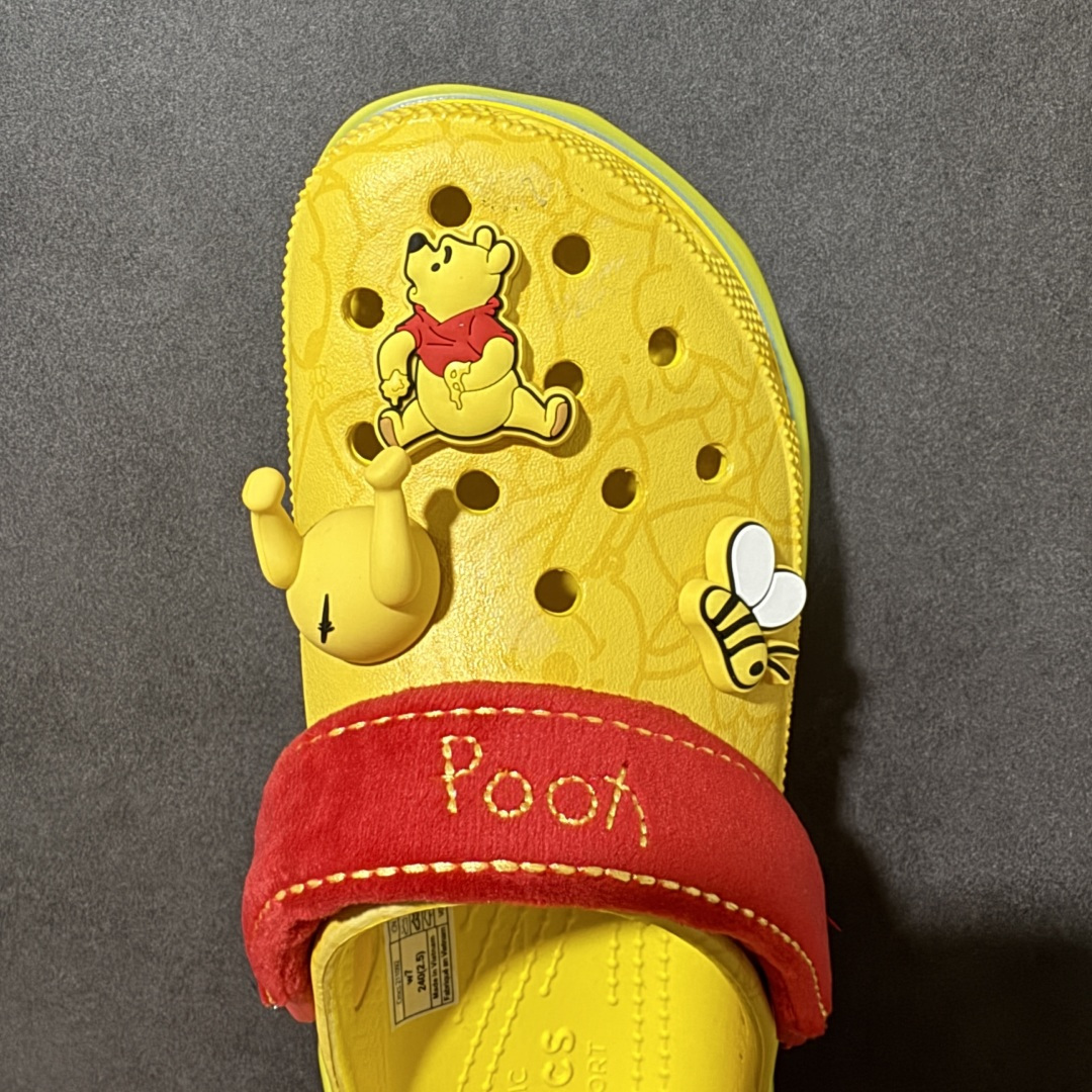 图片[5]-【韩国订单】Crocs 卡骆驰 Clog 明星印花款 两用沙滩洞洞鞋 凉鞋拖鞋 全新莞产高端品质 鞋底可增高2CM 鞋面更加耐用易清洗 该鞋款轻盈舒适 尺码：M4（36-37）M5（37-38）M6（38-39）M7(39-40）M8（41-42）M9（42-43）M10（43-44）M11（45-46）-选品中心