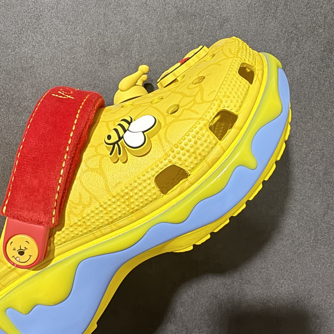 图片[7]-【韩国订单】Crocs 卡骆驰 Clog 明星印花款 两用沙滩洞洞鞋 凉鞋拖鞋 全新莞产高端品质 鞋底可增高2CM 鞋面更加耐用易清洗 该鞋款轻盈舒适 尺码：M4（36-37）M5（37-38）M6（38-39）M7(39-40）M8（41-42）M9（42-43）M10（43-44）M11（45-46）-选品中心