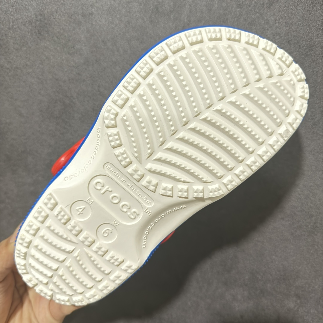 图片[9]-【韩国订单】Crocs 卡骆驰 Clog 明星印花款 两用沙滩洞洞鞋 凉鞋拖鞋 全新莞产高端品质 鞋底可增高2CM 鞋面更加耐用易清洗 该鞋款轻盈舒适 尺码：M4（36-37）M5（37-38）M6（38-39）M7(39-40）M8（41-42）M9（42-43）M10（43-44）M11（45-46）-选品中心