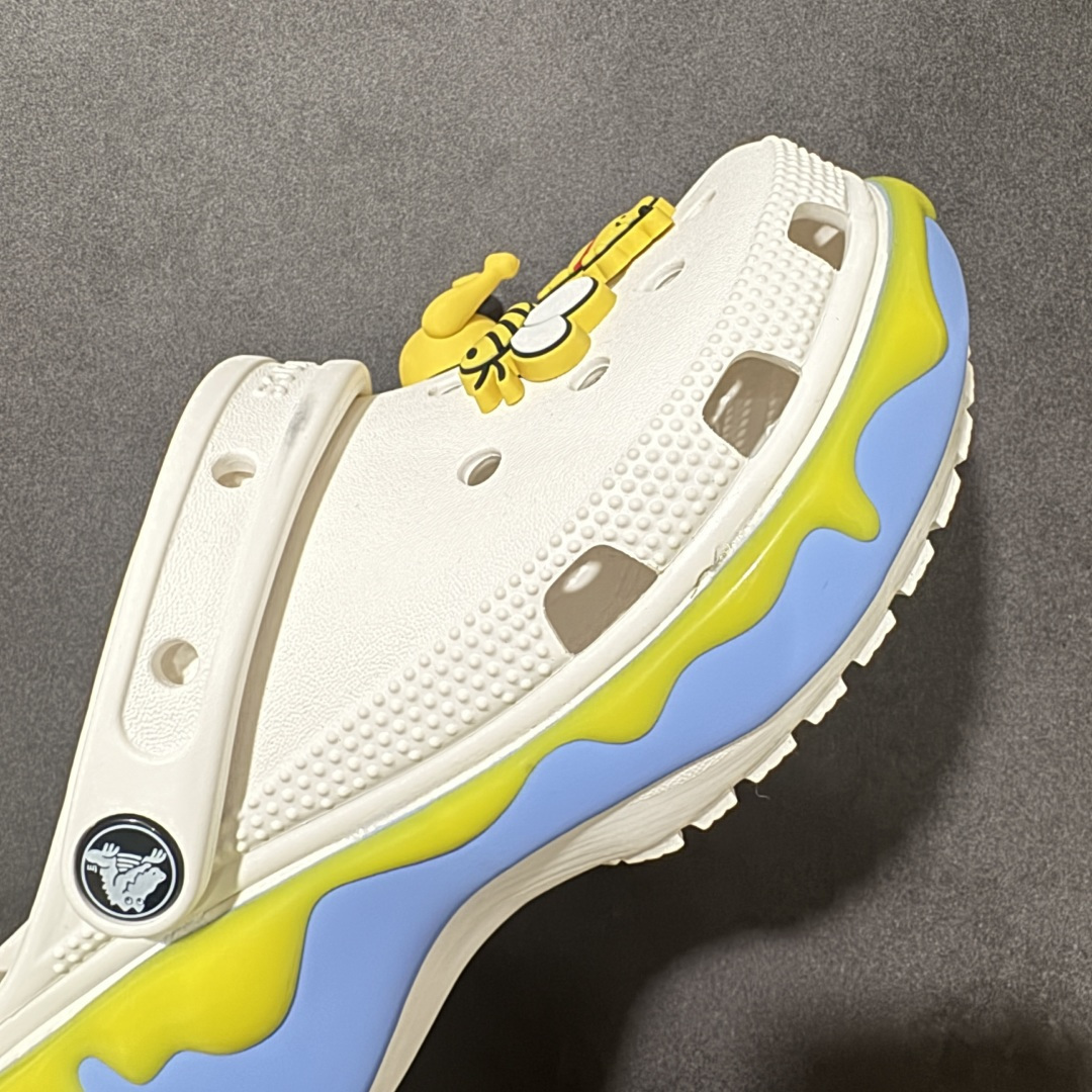 图片[7]-【韩国订单】Crocs 卡骆驰 Clog 明星印花款 两用沙滩洞洞鞋 凉鞋拖鞋 全新莞产高端品质 鞋底可增高2CM 鞋面更加耐用易清洗 该鞋款轻盈舒适 尺码：M4（36-37）M5（37-38）M6（38-39）M7(39-40）M8（41-42）M9（42-43）M10（43-44）M11（45-46）-选品中心