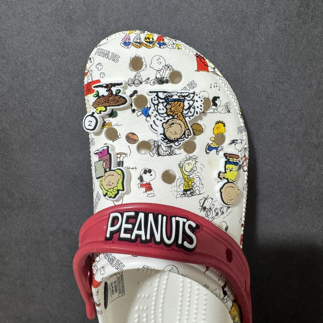 图片[5]-【韩国订单】Crocs 卡骆驰 Clog 明星印花款 两用沙滩洞洞鞋 凉鞋拖鞋 全新莞产高端品质 鞋底可增高2CM 鞋面更加耐用易清洗 该鞋款轻盈舒适 尺码：M4（36-37）M5（37-38）M6（38-39）M7(39-40）M8（41-42）M9（42-43）M10（43-44）M11（45-46）-选品中心
