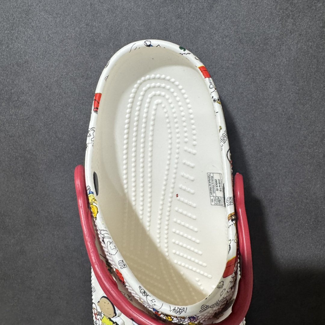 图片[6]-【韩国订单】Crocs 卡骆驰 Clog 明星印花款 两用沙滩洞洞鞋 凉鞋拖鞋 全新莞产高端品质 鞋底可增高2CM 鞋面更加耐用易清洗 该鞋款轻盈舒适 尺码：M4（36-37）M5（37-38）M6（38-39）M7(39-40）M8（41-42）M9（42-43）M10（43-44）M11（45-46）-选品中心
