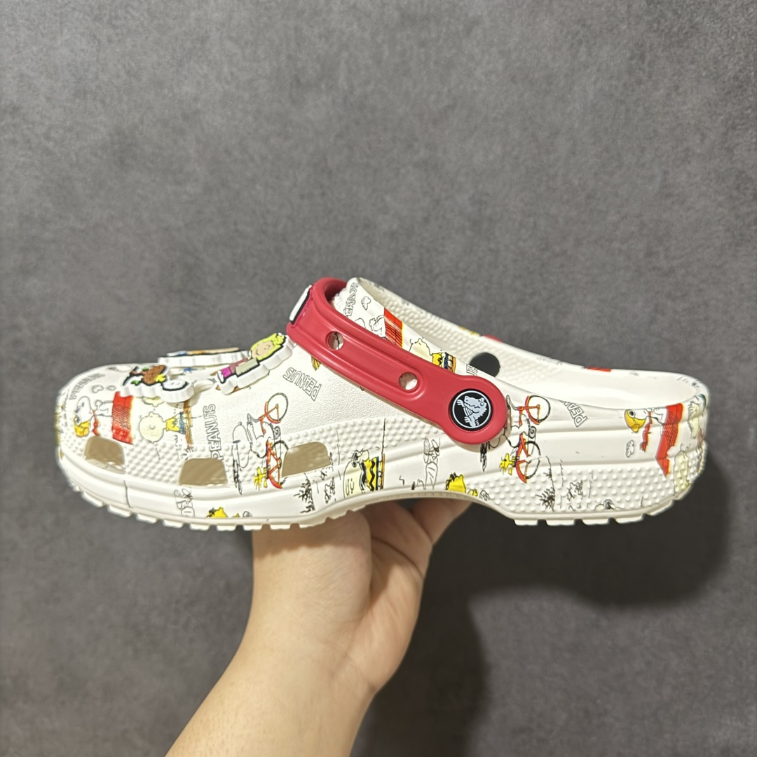 图片[2]-【韩国订单】Crocs 卡骆驰 Clog 明星印花款 两用沙滩洞洞鞋 凉鞋拖鞋 全新莞产高端品质 鞋底可增高2CM 鞋面更加耐用易清洗 该鞋款轻盈舒适 尺码：M4（36-37）M5（37-38）M6（38-39）M7(39-40）M8（41-42）M9（42-43）M10（43-44）M11（45-46）-选品中心