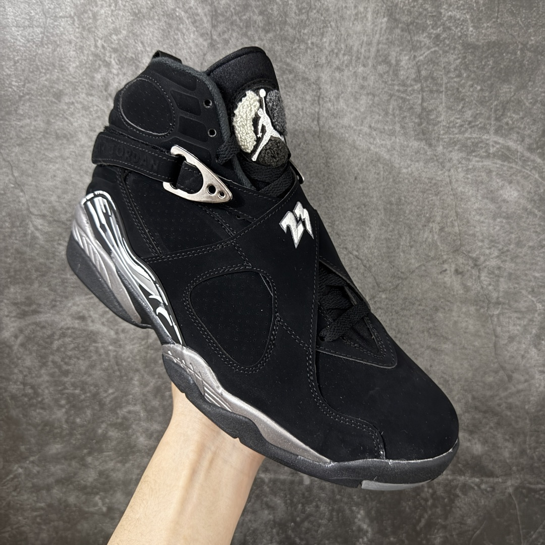 Air Jordan 8 AJ8黑银 -003AJ8是迈克尔乔丹 1993年完成三连冠时所穿的战靴，主体