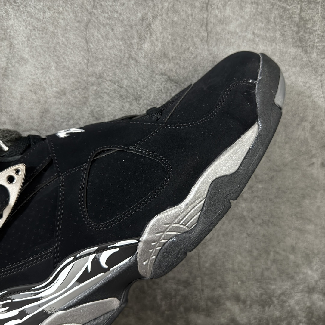 Air Jordan 8 AJ8黑银 -003AJ8是迈克尔乔丹 1993年完成三连冠时所穿的战靴，主体