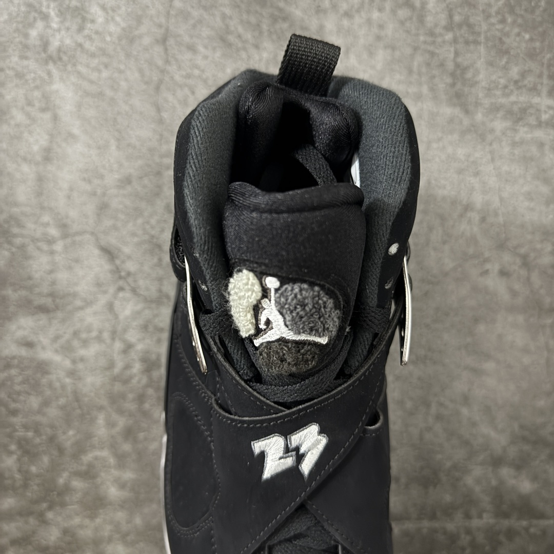 Air Jordan 8 AJ8黑银 -003AJ8是迈克尔乔丹 1993年完成三连冠时所穿的战靴，主体