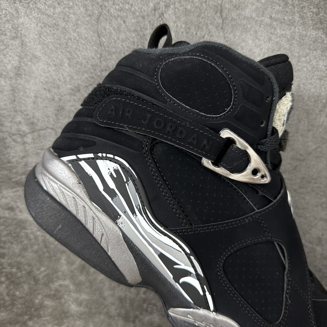 Air Jordan 8 AJ8黑银 -003AJ8是迈克尔乔丹 1993年完成三连冠时所穿的战靴，主体