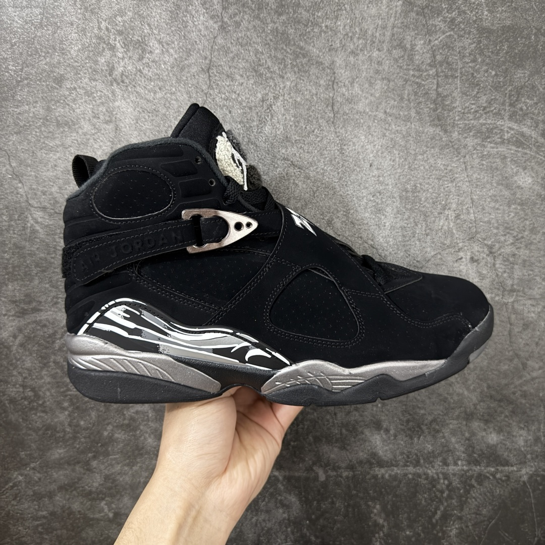 Air Jordan 8 AJ8黑银 -003AJ8是迈克尔乔丹 1993年完成三连冠时所穿的战靴，主体