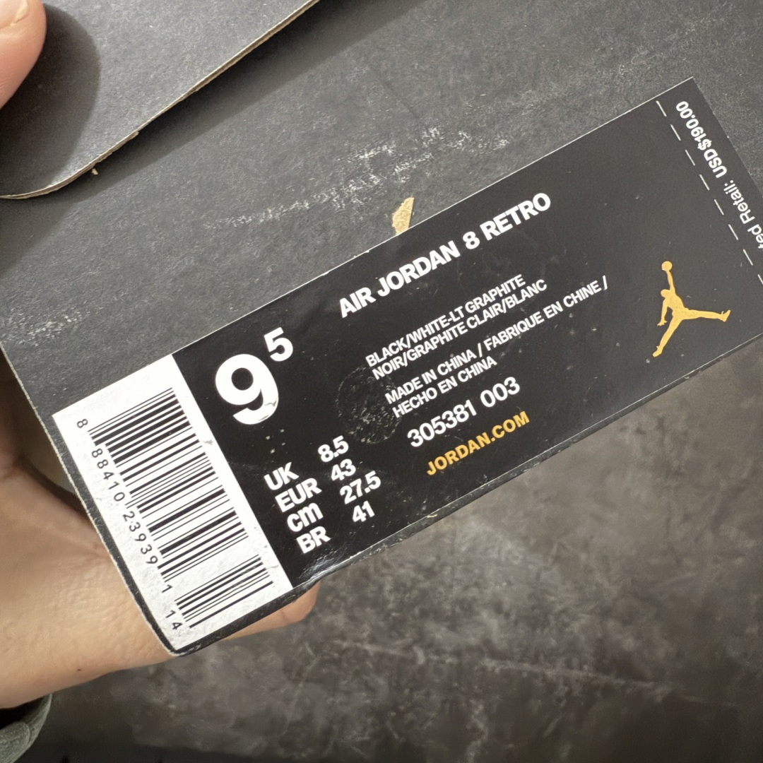 Air Jordan 8 AJ8黑银 -003AJ8是迈克尔乔丹 1993年完成三连冠时所穿的战靴，主体