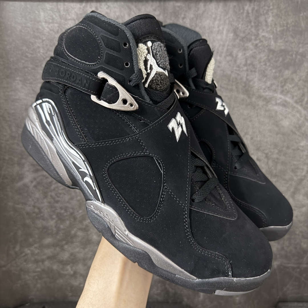 Air Jordan 8 AJ8黑银 -003AJ8是迈克尔乔丹 1993年完成三连冠时所穿的战靴，主体