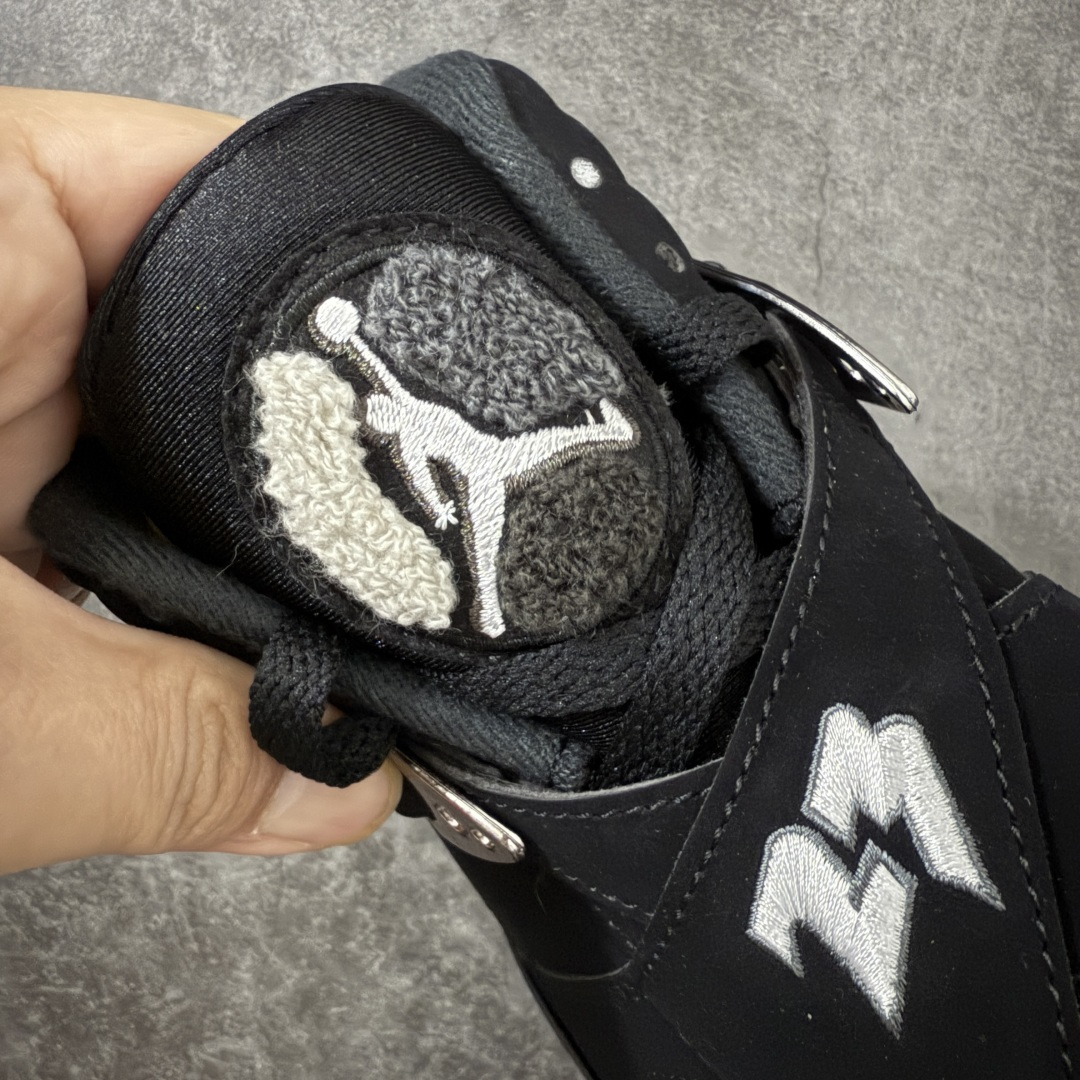 Air Jordan 8 AJ8黑银 -003AJ8是迈克尔乔丹 1993年完成三连冠时所穿的战靴，主体