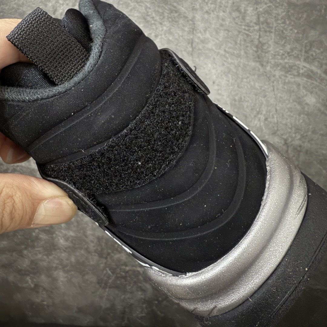 Air Jordan 8 AJ8黑银 -003AJ8是迈克尔乔丹 1993年完成三连冠时所穿的战靴，主体