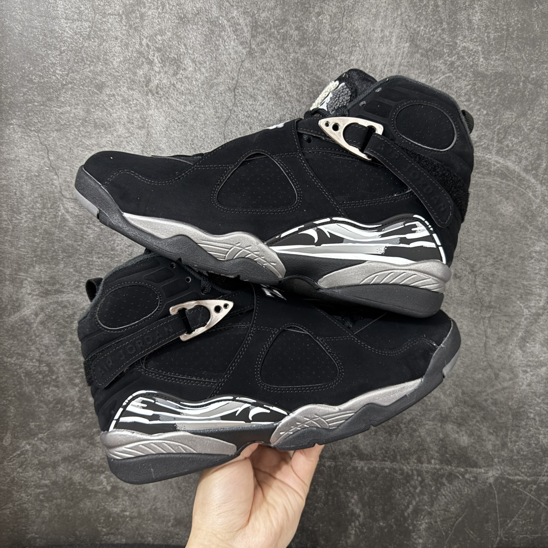 Air Jordan 8 AJ8黑银 -003AJ8是迈克尔乔丹 1993年完成三连冠时所穿的战靴，主体