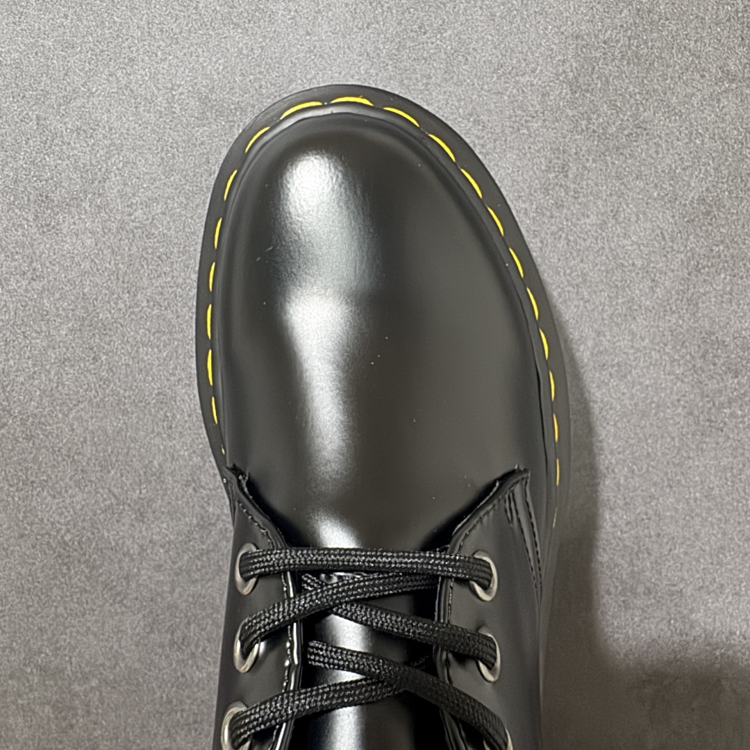 图片[5]-【公司级】著名工鞋品牌-马汀博士Dr. Martens Chelsea Boots 2976经典百搭英伦环带扣切尔西马丁靴25567001 #女鞋广东中山代工厂出品#原厂数据纸版开发版型#同源进口粒面牛皮打造鞋面#精致三线缝制/加固鞋身#高成本还原固特异热熔焊接缝制工艺#鞋底不用胶水,鞋底鞋面缝合牢固不开胶#固特异沿条接口/手工对接,每双都不同,车线重合也不同区别先行版本#原厂PVC高密度牛筋大底/牢固抓地,防滑耐磨,跟高3cm,有略微增高效果 尺码：35-42无半码-选品中心