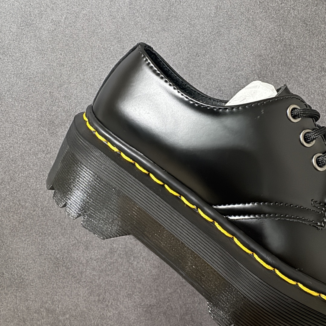图片[7]-【公司级】著名工鞋品牌-马汀博士Dr. Martens Chelsea Boots 2976经典百搭英伦环带扣切尔西马丁靴25567001 #女鞋广东中山代工厂出品#原厂数据纸版开发版型#同源进口粒面牛皮打造鞋面#精致三线缝制/加固鞋身#高成本还原固特异热熔焊接缝制工艺#鞋底不用胶水,鞋底鞋面缝合牢固不开胶#固特异沿条接口/手工对接,每双都不同,车线重合也不同区别先行版本#原厂PVC高密度牛筋大底/牢固抓地,防滑耐磨,跟高3cm,有略微增高效果 尺码：35-42无半码-选品中心