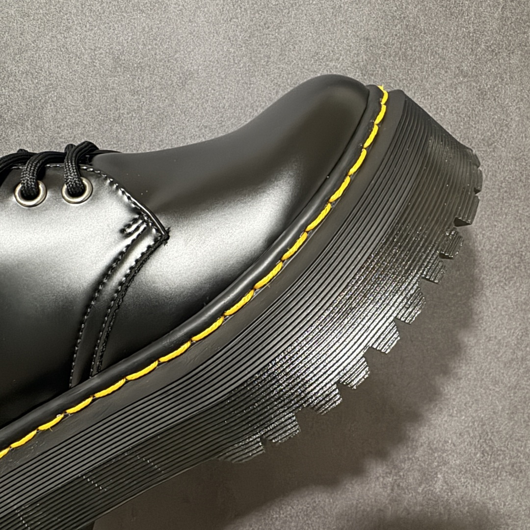 图片[8]-【公司级】著名工鞋品牌-马汀博士Dr. Martens Chelsea Boots 2976经典百搭英伦环带扣切尔西马丁靴25567001 #女鞋广东中山代工厂出品#原厂数据纸版开发版型#同源进口粒面牛皮打造鞋面#精致三线缝制/加固鞋身#高成本还原固特异热熔焊接缝制工艺#鞋底不用胶水,鞋底鞋面缝合牢固不开胶#固特异沿条接口/手工对接,每双都不同,车线重合也不同区别先行版本#原厂PVC高密度牛筋大底/牢固抓地,防滑耐磨,跟高3cm,有略微增高效果 尺码：35-42无半码-选品中心