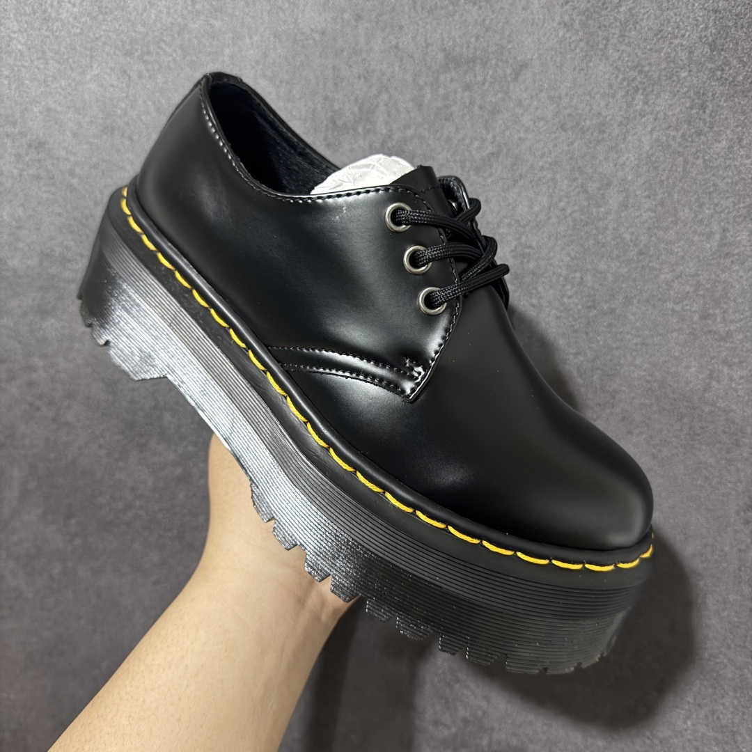 图片[3]-【公司级】著名工鞋品牌-马汀博士Dr. Martens Chelsea Boots 2976经典百搭英伦环带扣切尔西马丁靴25567001 #女鞋广东中山代工厂出品#原厂数据纸版开发版型#同源进口粒面牛皮打造鞋面#精致三线缝制/加固鞋身#高成本还原固特异热熔焊接缝制工艺#鞋底不用胶水,鞋底鞋面缝合牢固不开胶#固特异沿条接口/手工对接,每双都不同,车线重合也不同区别先行版本#原厂PVC高密度牛筋大底/牢固抓地,防滑耐磨,跟高3cm,有略微增高效果 尺码：35-42无半码-选品中心
