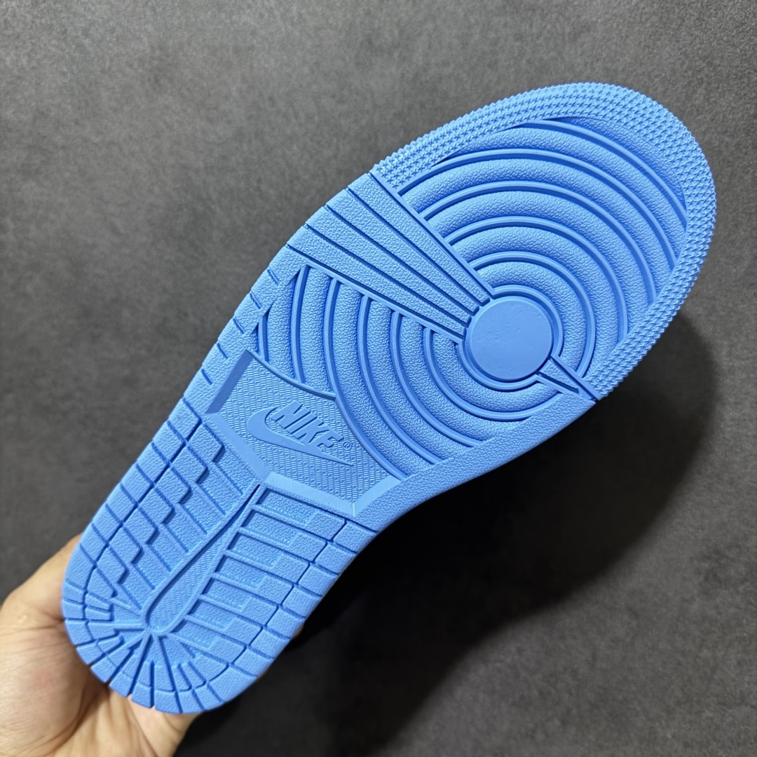 图片[9]-【H11纯原】Nike Air Jordan 1 Low SE AJ1 乔一 舒适贴合 防滑耐磨 低帮 复古篮球鞋 货号：553558-404 尺码：35.5 36 36.5 37.5 38 38.5 39 40 40.5 41 42 42.5 43 44 45 46 47.5 #H11顶级纯原 纯原外贸平台特供订单 #全套原纸板楦头开发 #原厂特供材料配套加持 #确保原汁原味 完美呈现版型 #原档数据独家私模大底 #男女鞋同步官方开发至48.5 #原装进口轻量化鞋垫 #进口港宝加持 后跟自然饱满 还原公司包裹性 #鞋面采用原装数据贴合技术 #全方位贴合包裹脚型 #鞋跟部鞋底牵引设计 #提供强大的抓地性能 #更适应不同实战场地路面-选品中心
