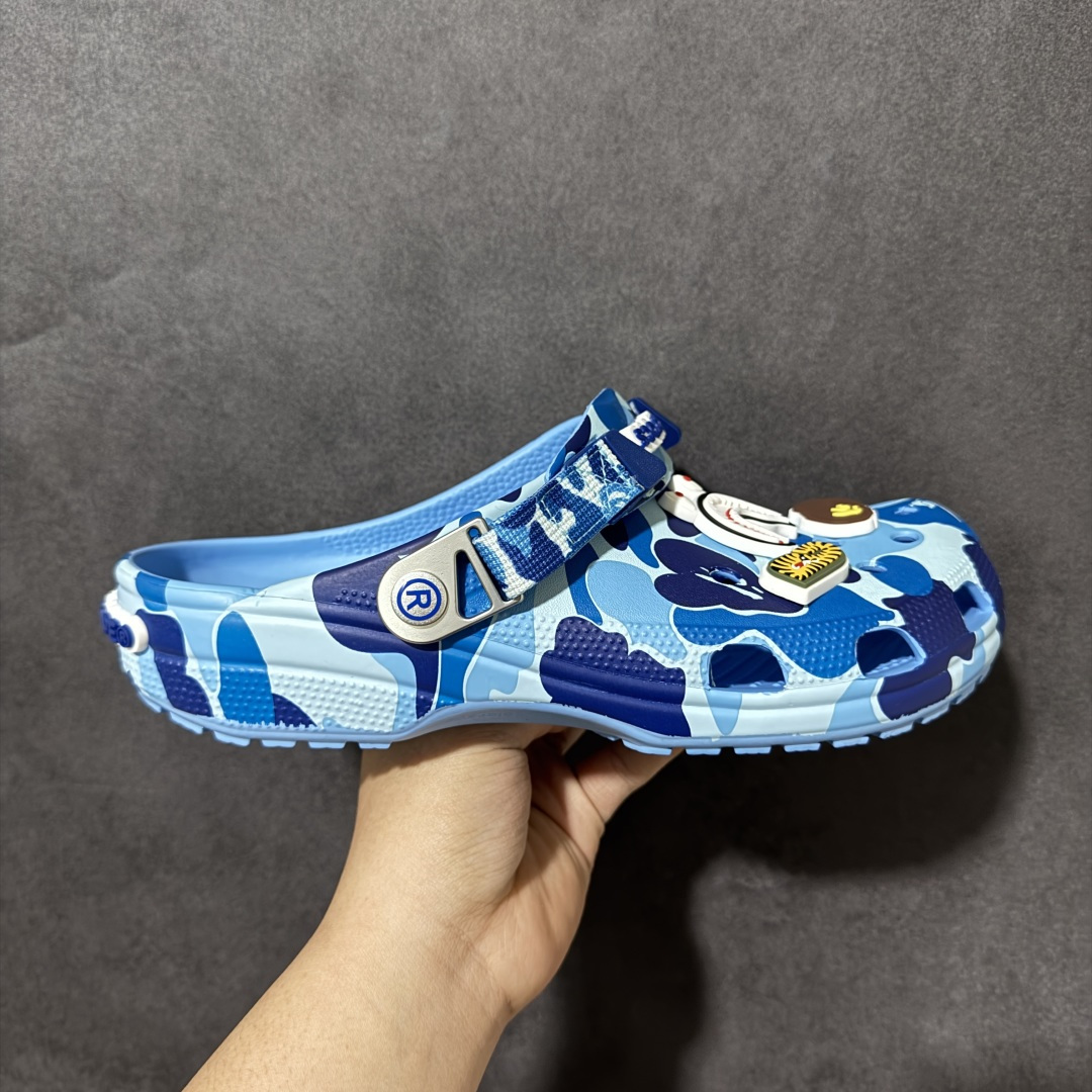 【莞产原厂版】BAPE x Crocs卡骆驰 洞洞鞋联名4色 东莞原厂出品，拼标过验！ 欢迎对比，顶级品质区别市面通货！ 同步官方尺码： M4=36-37（22CM） M5=37-38（23CM） M6=38-39（24CM） M7=39-40 (25CM) M8=40-41 (26CM) M9=42-43（27CM） M10=43-44（28CM） M11=45-46 （29CM）-选品中心