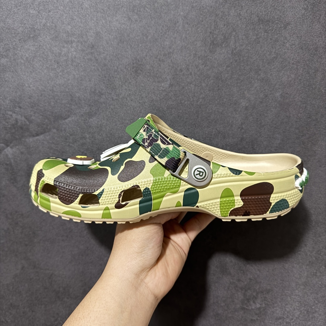图片[2]-【莞产原厂版】BAPE x Crocs卡骆驰 洞洞鞋联名4色 东莞原厂出品，拼标过验！ 欢迎对比，顶级品质区别市面通货！ 同步官方尺码： M4=36-37（22CM） M5=37-38（23CM） M6=38-39（24CM） M7=39-40 (25CM) M8=40-41 (26CM) M9=42-43（27CM） M10=43-44（28CM） M11=45-46 （29CM）-选品中心