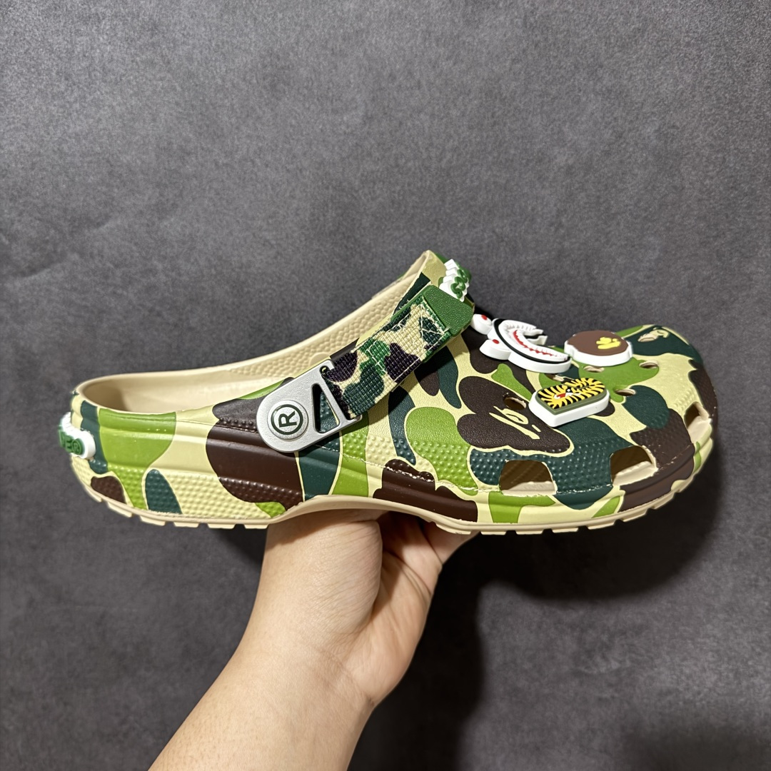 【莞产原厂版】BAPE x Crocs卡骆驰 洞洞鞋联名4色 东莞原厂出品，拼标过验！ 欢迎对比，顶级品质区别市面通货！ 同步官方尺码： M4=36-37（22CM） M5=37-38（23CM） M6=38-39（24CM） M7=39-40 (25CM) M8=40-41 (26CM) M9=42-43（27CM） M10=43-44（28CM） M11=45-46 （29CM）-选品中心