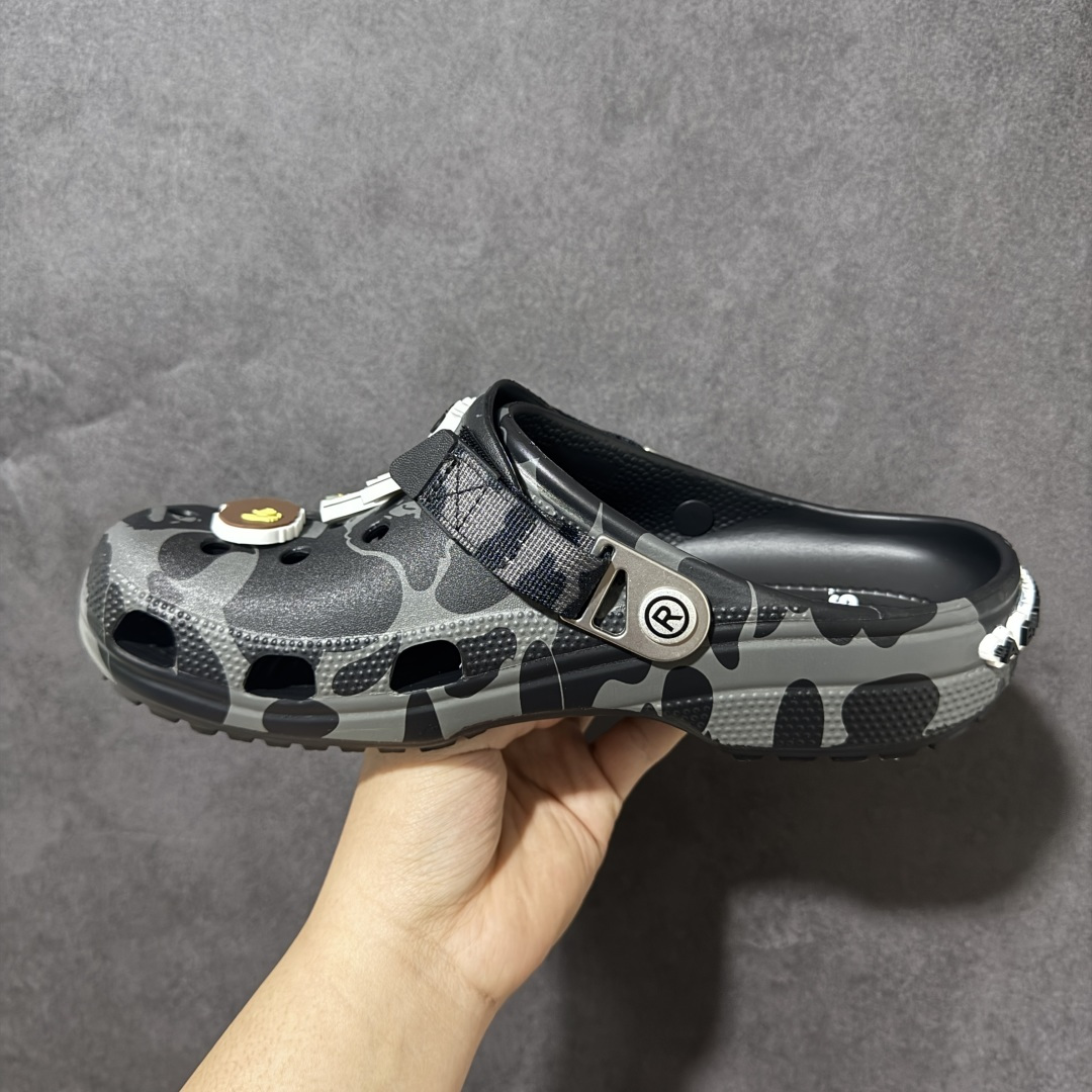 图片[2]-【莞产原厂版】BAPE x Crocs卡骆驰 洞洞鞋联名4色 东莞原厂出品，拼标过验！ 欢迎对比，顶级品质区别市面通货！ 同步官方尺码： M4=36-37（22CM） M5=37-38（23CM） M6=38-39（24CM） M7=39-40 (25CM) M8=40-41 (26CM) M9=42-43（27CM） M10=43-44（28CM） M11=45-46 （29CM）-选品中心