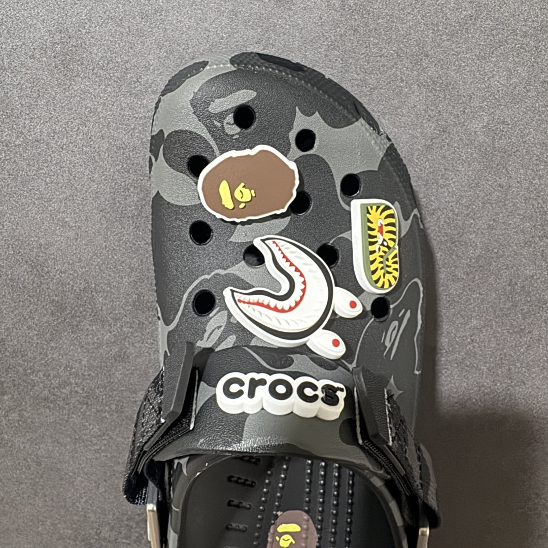 图片[5]-【莞产原厂版】BAPE x Crocs卡骆驰 洞洞鞋联名4色 东莞原厂出品，拼标过验！ 欢迎对比，顶级品质区别市面通货！ 同步官方尺码： M4=36-37（22CM） M5=37-38（23CM） M6=38-39（24CM） M7=39-40 (25CM) M8=40-41 (26CM) M9=42-43（27CM） M10=43-44（28CM） M11=45-46 （29CM）-选品中心