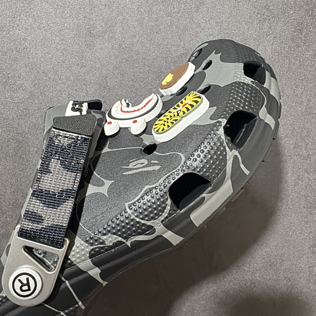 图片[8]-【莞产原厂版】BAPE x Crocs卡骆驰 洞洞鞋联名4色 东莞原厂出品，拼标过验！ 欢迎对比，顶级品质区别市面通货！ 同步官方尺码： M4=36-37（22CM） M5=37-38（23CM） M6=38-39（24CM） M7=39-40 (25CM) M8=40-41 (26CM) M9=42-43（27CM） M10=43-44（28CM） M11=45-46 （29CM）-选品中心