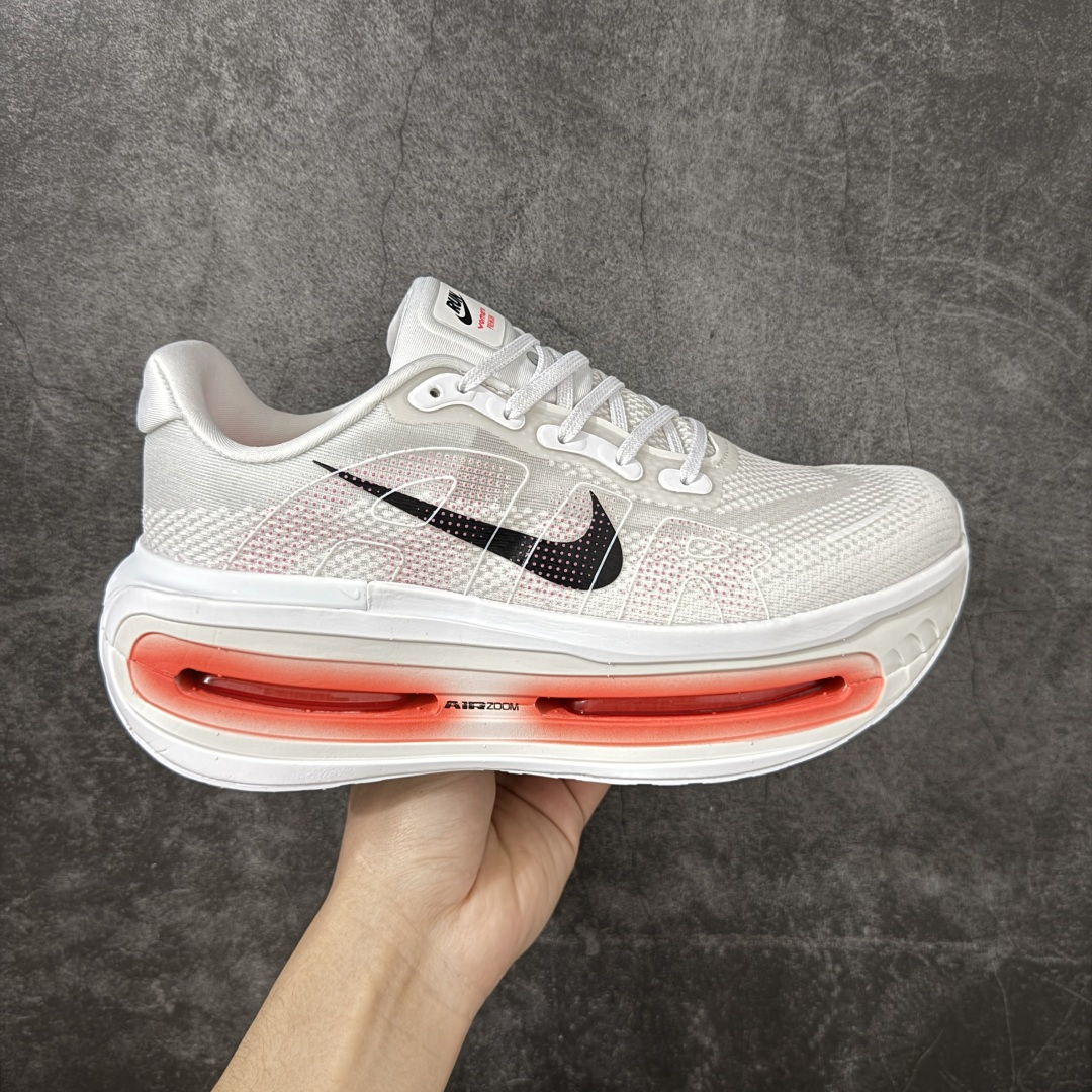 【公司级】Nike VOMERO PREMIUM 耐克 舒适减震防滑 低帮跑步鞋 全掌ReactX泡绵中底 前掌和后跟还配备了Air Zoom气垫单元 据说跑起来更快更舒适哦 这次最大的升级点 首次引入了ReactX泡绵 货号：HQ2050-103 尺码：36 36.5 37.5 38 38.5 39 40 40.5 41 42 42.5 43 44 45 46-选品中心