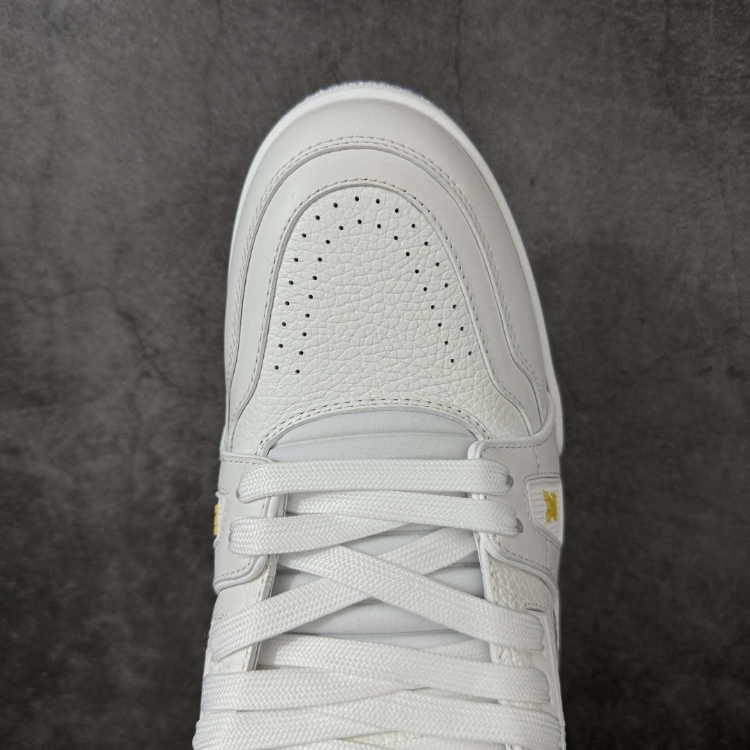 图片[5]-【莞产DM版本】LV Louis Vuitton Trainer 低帮休闲板鞋 代购级别 ZP级全套包装 原版购入历时近两个月开发打造！ 经典多拼色超好看 原版完美楦型 调试了两个月 鞋面独家订制压纹粒面小牛皮 大底TPU、模具费2w+ 质感媲美原版 垫脚聚米微料加透气英伦网布 细节原版一致 ❗️请注意区分市面通货材料 版型 包装配件 尺码： 39 40 41 42 43 44 45 46-选品中心
