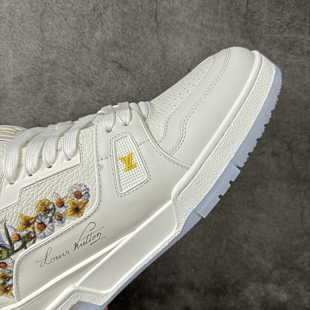 图片[6]-【莞产DM版本】LV Louis Vuitton Trainer 低帮休闲板鞋 代购级别 ZP级全套包装 原版购入历时近两个月开发打造！ 经典多拼色超好看 原版完美楦型 调试了两个月 鞋面独家订制压纹粒面小牛皮 大底TPU、模具费2w+ 质感媲美原版 垫脚聚米微料加透气英伦网布 细节原版一致 ❗️请注意区分市面通货材料 版型 包装配件 尺码： 39 40 41 42 43 44 45 46-选品中心