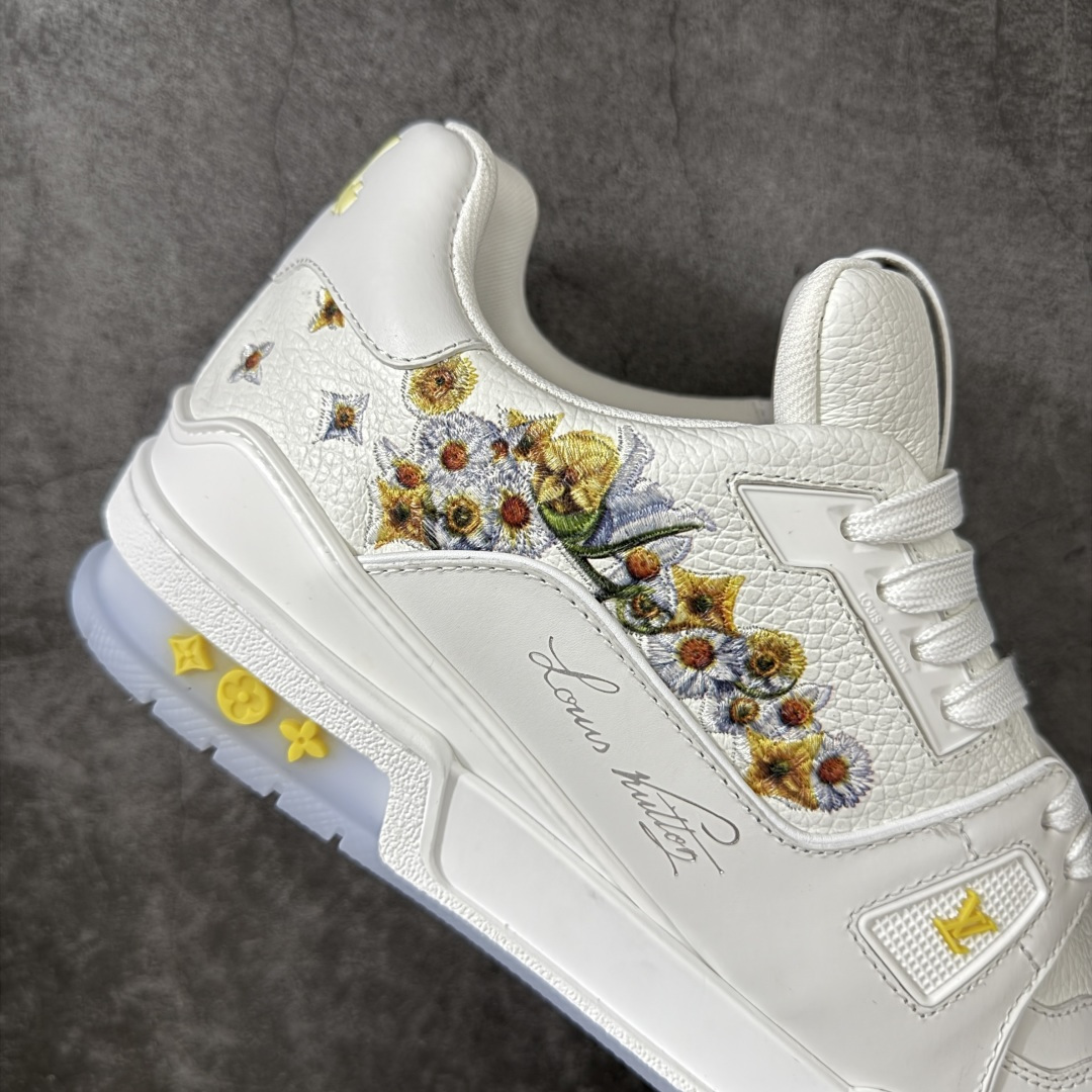 图片[7]-【莞产DM版本】LV Louis Vuitton Trainer 低帮休闲板鞋 代购级别 ZP级全套包装 原版购入历时近两个月开发打造！ 经典多拼色超好看 原版完美楦型 调试了两个月 鞋面独家订制压纹粒面小牛皮 大底TPU、模具费2w+ 质感媲美原版 垫脚聚米微料加透气英伦网布 细节原版一致 ❗️请注意区分市面通货材料 版型 包装配件 尺码： 39 40 41 42 43 44 45 46-选品中心