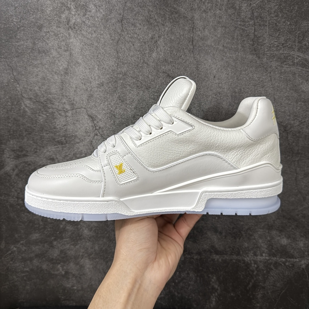 图片[2]-【莞产DM版本】LV Louis Vuitton Trainer 低帮休闲板鞋 代购级别 ZP级全套包装 原版购入历时近两个月开发打造！ 经典多拼色超好看 原版完美楦型 调试了两个月 鞋面独家订制压纹粒面小牛皮 大底TPU、模具费2w+ 质感媲美原版 垫脚聚米微料加透气英伦网布 细节原版一致 ❗️请注意区分市面通货材料 版型 包装配件 尺码： 39 40 41 42 43 44 45 46-选品中心