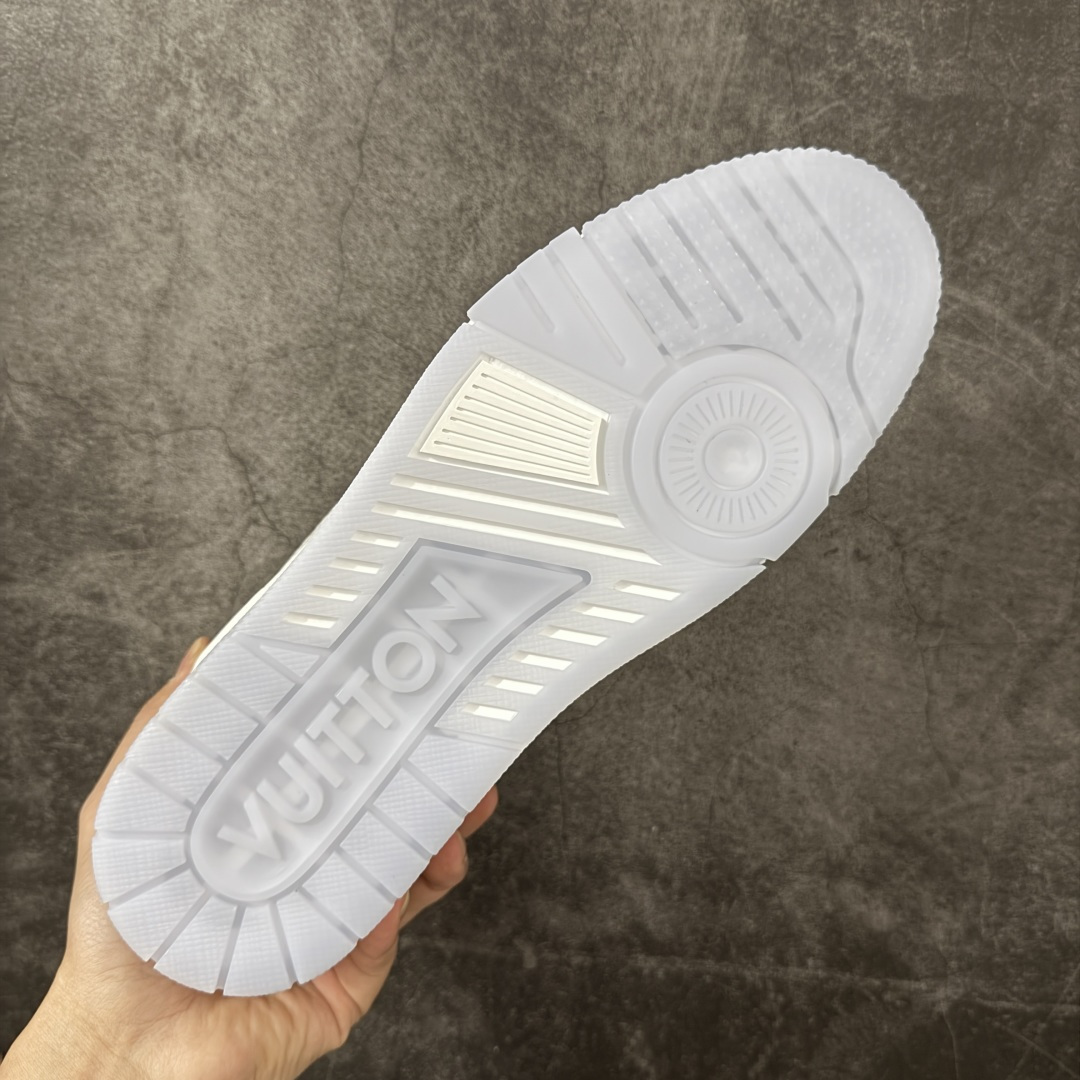 图片[9]-【莞产DM版本】LV Louis Vuitton Trainer 低帮休闲板鞋 代购级别 ZP级全套包装 原版购入历时近两个月开发打造！ 经典多拼色超好看 原版完美楦型 调试了两个月 鞋面独家订制压纹粒面小牛皮 大底TPU、模具费2w+ 质感媲美原版 垫脚聚米微料加透气英伦网布 细节原版一致 ❗️请注意区分市面通货材料 版型 包装配件 尺码： 39 40 41 42 43 44 45 46-选品中心