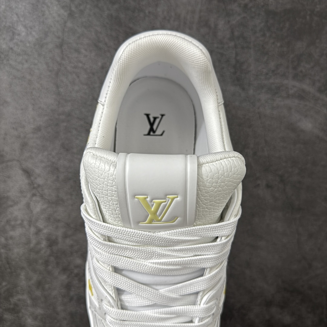 图片[8]-【莞产DM版本】LV Louis Vuitton Trainer 低帮休闲板鞋 代购级别 ZP级全套包装 原版购入历时近两个月开发打造！ 经典多拼色超好看 原版完美楦型 调试了两个月 鞋面独家订制压纹粒面小牛皮 大底TPU、模具费2w+ 质感媲美原版 垫脚聚米微料加透气英伦网布 细节原版一致 ❗️请注意区分市面通货材料 版型 包装配件 尺码： 39 40 41 42 43 44 45 46-选品中心