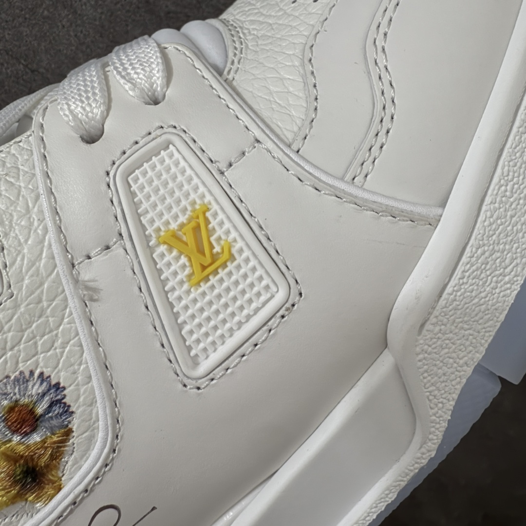 图片[6]-【莞产DM版本】LV Louis Vuitton Trainer 低帮休闲板鞋 代购级别 ZP级全套包装 原版购入历时近两个月开发打造！ 经典多拼色超好看 原版完美楦型 调试了两个月 鞋面独家订制压纹粒面小牛皮 大底TPU、模具费2w+ 质感媲美原版 垫脚聚米微料加透气英伦网布 细节原版一致 ❗️请注意区分市面通货材料 版型 包装配件 尺码： 39 40 41 42 43 44 45 46-选品中心