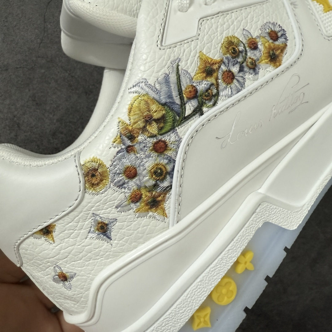 图片[5]-【莞产DM版本】LV Louis Vuitton Trainer 低帮休闲板鞋 代购级别 ZP级全套包装 原版购入历时近两个月开发打造！ 经典多拼色超好看 原版完美楦型 调试了两个月 鞋面独家订制压纹粒面小牛皮 大底TPU、模具费2w+ 质感媲美原版 垫脚聚米微料加透气英伦网布 细节原版一致 ❗️请注意区分市面通货材料 版型 包装配件 尺码： 39 40 41 42 43 44 45 46-选品中心