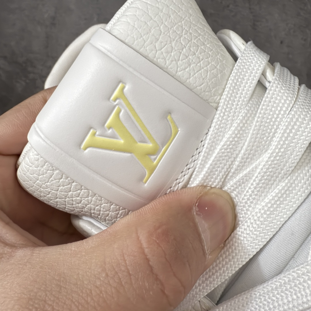 图片[8]-【莞产DM版本】LV Louis Vuitton Trainer 低帮休闲板鞋 代购级别 ZP级全套包装 原版购入历时近两个月开发打造！ 经典多拼色超好看 原版完美楦型 调试了两个月 鞋面独家订制压纹粒面小牛皮 大底TPU、模具费2w+ 质感媲美原版 垫脚聚米微料加透气英伦网布 细节原版一致 ❗️请注意区分市面通货材料 版型 包装配件 尺码： 39 40 41 42 43 44 45 46-选品中心