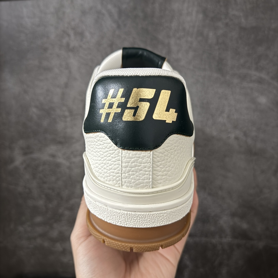 图片[4]-【广东纯原版本】LV Louis Vuitton Trainer 低帮休闲板鞋 代购级别 ZP级全套包装 原版购入历时近两个月开发打造！ 经典多拼色超好看 原版完美楦型 调试了两个月 鞋面独家订制压纹粒面小牛皮 大底TPU、模具费2w+ 质感媲美原版 垫脚聚米微料加透气英伦网布 细节原版一致 ❗️请注意区分市面通货材料 版型 包装配件 尺码： 39 40 41 42 43 44 45 46-莆田鞋