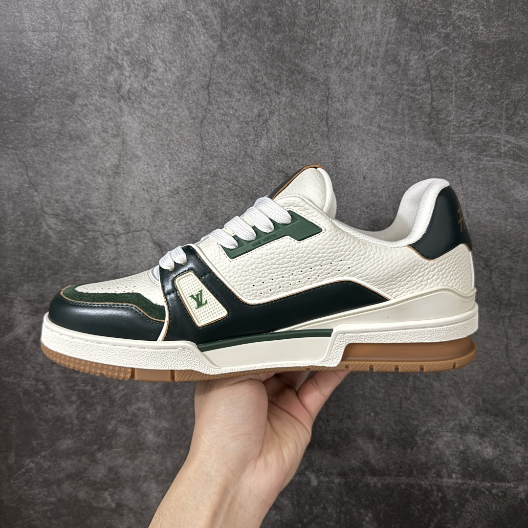图片[2]-【广东纯原版本】LV Louis Vuitton Trainer 低帮休闲板鞋 代购级别 ZP级全套包装 原版购入历时近两个月开发打造！ 经典多拼色超好看 原版完美楦型 调试了两个月 鞋面独家订制压纹粒面小牛皮 大底TPU、模具费2w+ 质感媲美原版 垫脚聚米微料加透气英伦网布 细节原版一致 ❗️请注意区分市面通货材料 版型 包装配件 尺码： 39 40 41 42 43 44 45 46-莆田鞋