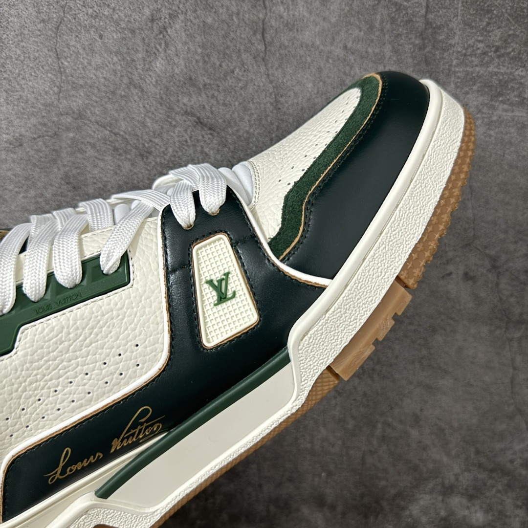 图片[6]-【广东纯原版本】LV Louis Vuitton Trainer 低帮休闲板鞋 代购级别 ZP级全套包装 原版购入历时近两个月开发打造！ 经典多拼色超好看 原版完美楦型 调试了两个月 鞋面独家订制压纹粒面小牛皮 大底TPU、模具费2w+ 质感媲美原版 垫脚聚米微料加透气英伦网布 细节原版一致 ❗️请注意区分市面通货材料 版型 包装配件 尺码： 39 40 41 42 43 44 45 46-莆田鞋