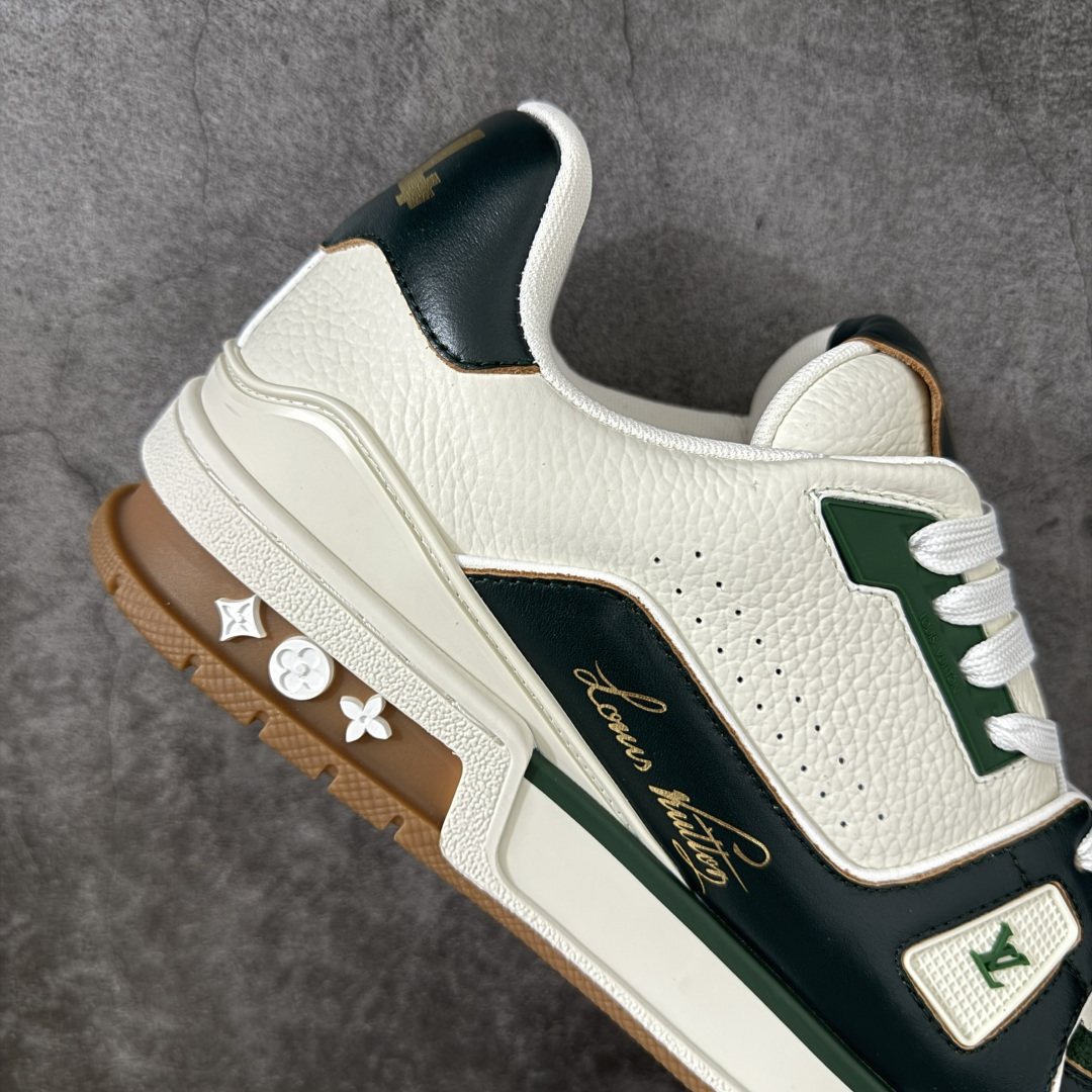 图片[7]-【广东纯原版本】LV Louis Vuitton Trainer 低帮休闲板鞋 代购级别 ZP级全套包装 原版购入历时近两个月开发打造！ 经典多拼色超好看 原版完美楦型 调试了两个月 鞋面独家订制压纹粒面小牛皮 大底TPU、模具费2w+ 质感媲美原版 垫脚聚米微料加透气英伦网布 细节原版一致 ❗️请注意区分市面通货材料 版型 包装配件 尺码： 39 40 41 42 43 44 45 46-莆田鞋