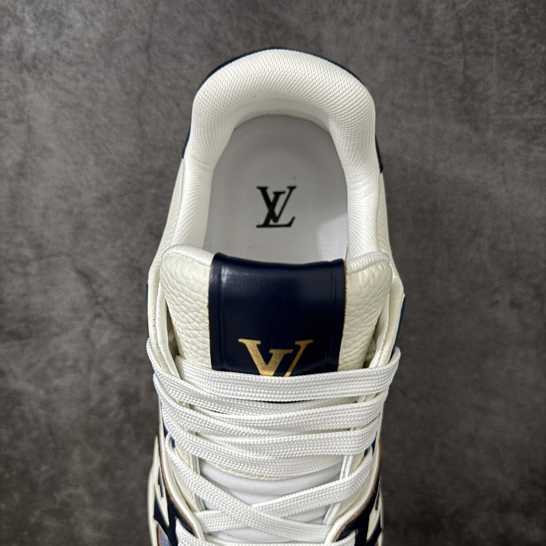 图片[8]-【广东纯原版本】LV Louis Vuitton Trainer 低帮休闲板鞋 代购级别 ZP级全套包装 原版购入历时近两个月开发打造！ 经典多拼色超好看 原版完美楦型 调试了两个月 鞋面独家订制压纹粒面小牛皮 大底TPU、模具费2w+ 质感媲美原版 垫脚聚米微料加透气英伦网布 细节原版一致 ❗️请注意区分市面通货材料 版型 包装配件 尺码： 39 40 41 42 43 44 45 46-莆田鞋