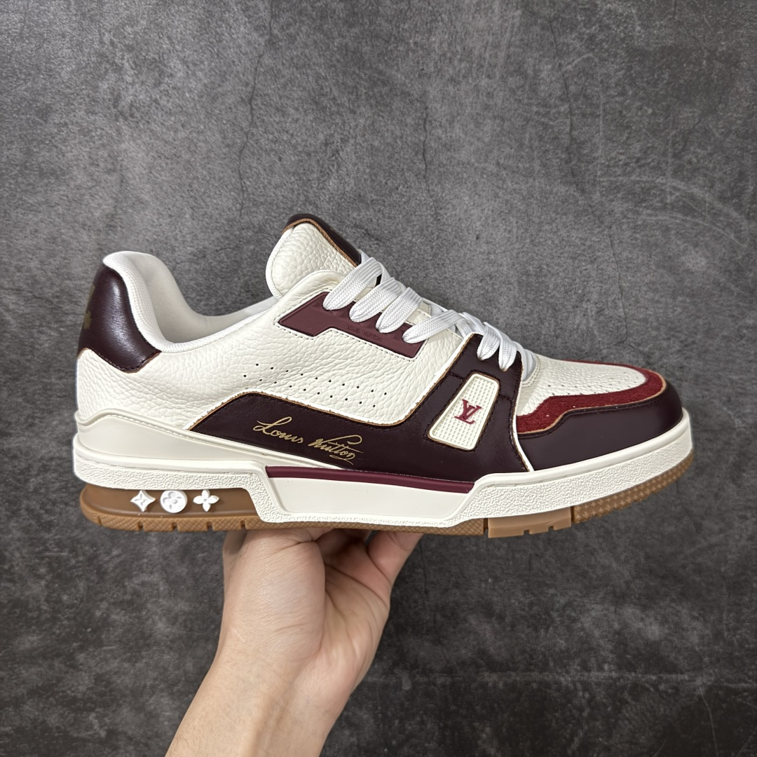 【广东纯原版本】LV Louis Vuitton Trainer 低帮休闲板鞋 代购级别 ZP级全套包装 原版购入历时近两个月开发打造！ 经典多拼色超好看 原版完美楦型 调试了两个月 鞋面独家订制压纹粒面小牛皮 大底TPU、模具费2w+ 质感媲美原版 垫脚聚米微料加透气英伦网布 细节原版一致 ❗️请注意区分市面通货材料 版型 包装配件 尺码： 39 40 41 42 43 44 45 46-莆田鞋